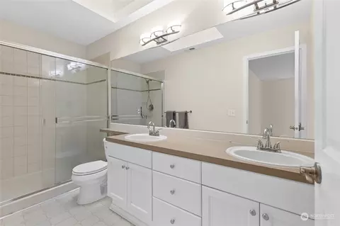 Bath - 400 228th St SW #D202, Bothell, WA 98021 photo 1 of 2
