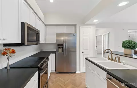 Kitchen - 400 228th St SW #D202, Bothell, WA 98021 photo 1 of 2