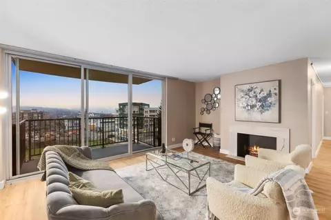 4540 8th Ave NE #506, Seattle, WA 98105