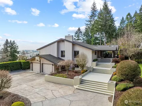 2368 E Lynnwood Dr, Longview, WA 98632