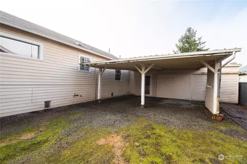 1588 Florence St, Enumclaw, WA 98022 photo 4