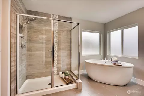Bath - 4432 234th Pl SE, Bothell, WA 98021 photo 2 of 4