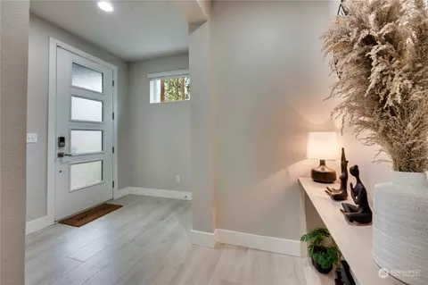 Entry Way - 4432 234th Pl SE, Bothell, WA 98021 photo 2 of 4