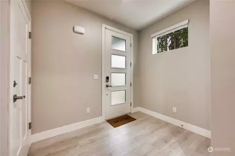 Entry Way - 4432 234th Pl SE, Bothell, WA 98021 photo 1 of 4