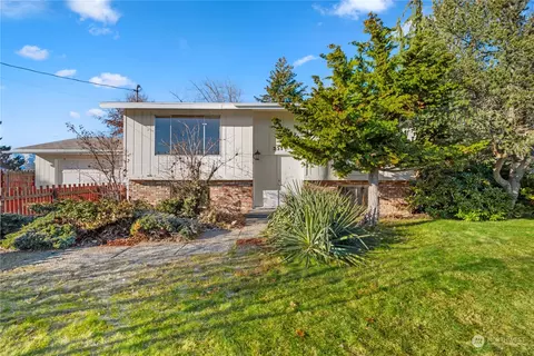 331 4th St NE, East Wenatchee, WA 98802