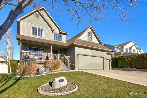821 Overbluff Ln, Yakima, WA 98901