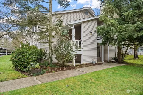 19230 Forest Park Dr NE #H128, Lake Forest Park, WA 98155