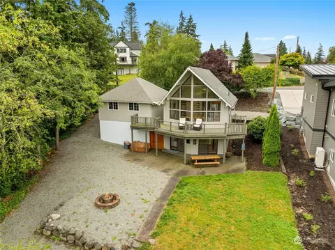335 Lochwood Dr, Camano Island, WA 98282