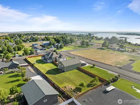 527 Road I6 NE, Moses Lake, WA 98837