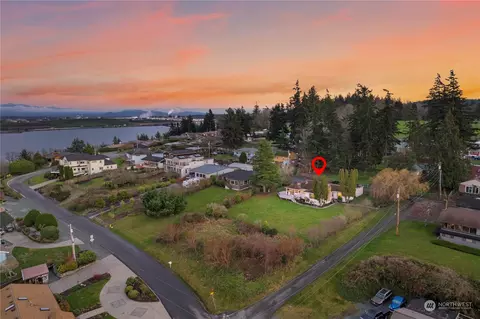 505 38th St, Anacortes, WA 98221