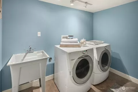 1925 E Lynn St, Seattle, WA 98112 photo 28
