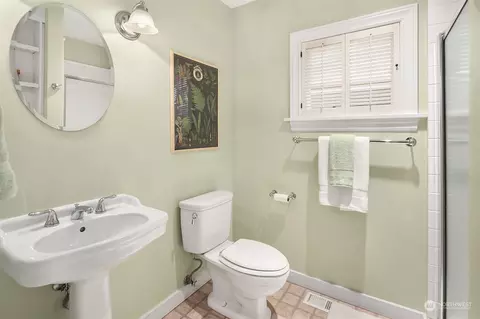 1925 E Lynn St, Seattle, WA 98112 photo 16