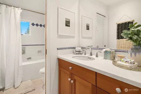 1925 E Lynn St, Seattle, WA 98112 photo 24