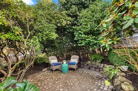 1925 E Lynn St, Seattle, WA 98112 photo 2