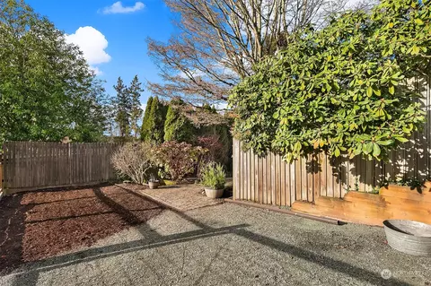 1925 E Lynn St, Seattle, WA 98112 photo 33
