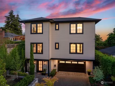 2911 W Howe St, Seattle, WA 98199