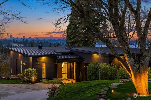 2061 82nd Ave SE, Mercer Island, WA 98040