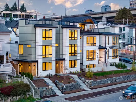 452 NE 40th St, Seattle, WA 98105