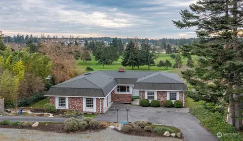 2376 Fairway Ln, Oak Harbor, WA 98277
