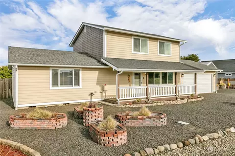 1402 S Shore Dr, Westport, WA 98595