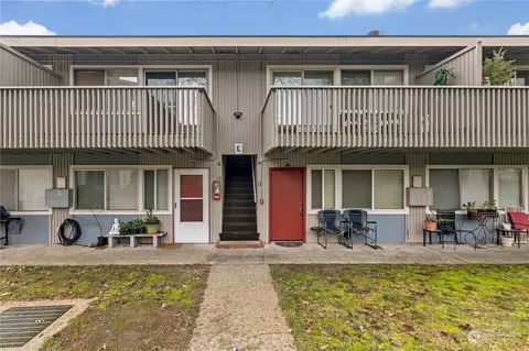 9623 S 248th St #E16, Kent, WA 98030