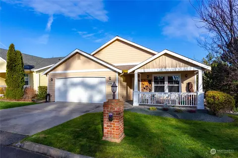 496 NW 12th Loop, Oak Harbor, WA 98277