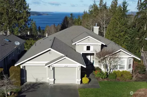 216 Seaway Pl, Port Ludlow, WA 98365