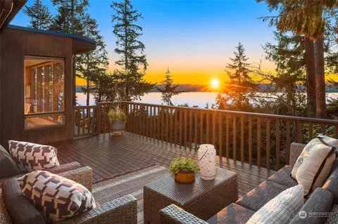 3021 69th Ave SE, Mercer Island, WA 98040