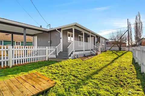 1975 Eaton Ave, Ferndale, WA 98248