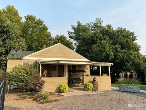 429 SW 12th, College Place, WA 99324
