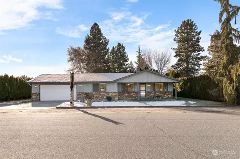 712 France St NE, East Wenatchee, WA 98802