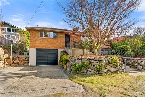 11210 Palatine Ave N, Seattle, WA 98133
