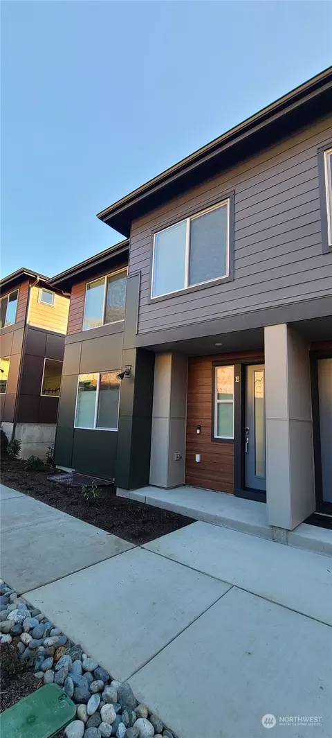 13208 NE 127th Ct #E, Kirkland, WA 98034