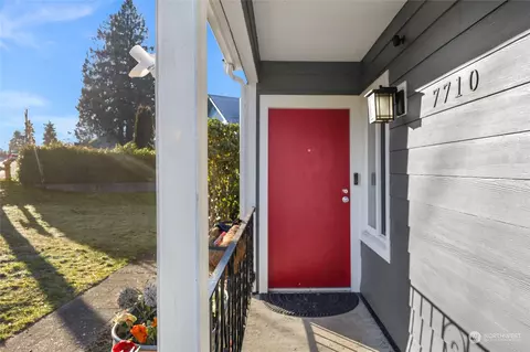 7710 Rainier Dr, Everett, WA 98203 photo 3