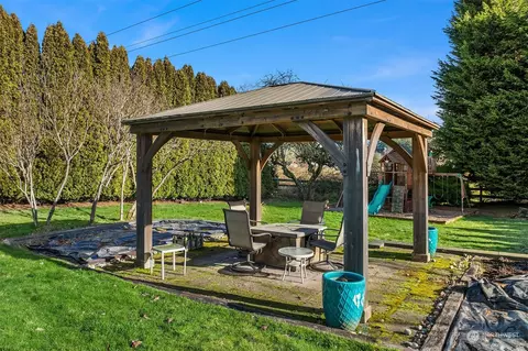 Exterior - 24107 45th Ave SE, Bothell, WA 98021 photo 14 of 17