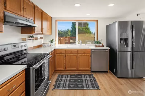 Kitchen - 24107 45th Ave SE, Bothell, WA 98021 photo 1 of 3