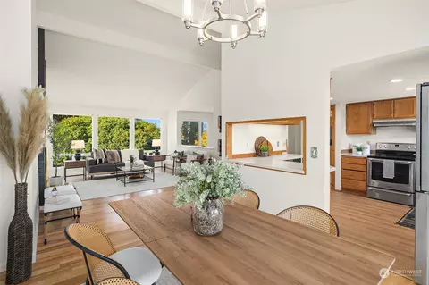Dining - 24107 45th Ave SE, Bothell, WA 98021 photo 2 of 2