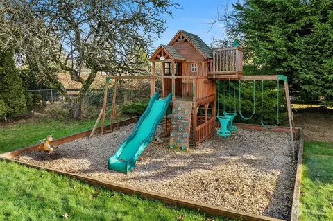 Exterior - 24107 45th Ave SE, Bothell, WA 98021 photo 12 of 17