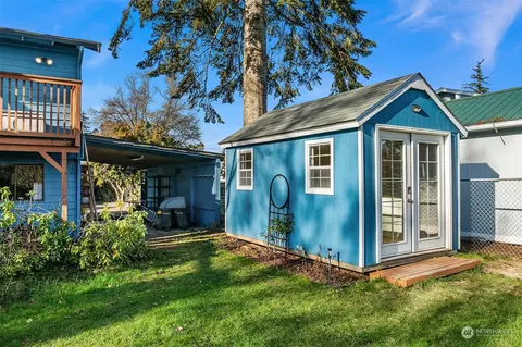 Exterior - 24107 45th Ave SE, Bothell, WA 98021 photo 5 of 17