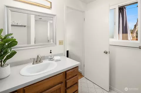Bath - 24107 45th Ave SE, Bothell, WA 98021 photo 1 of 2