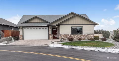 549 Village Dr, Manson, WA 98831