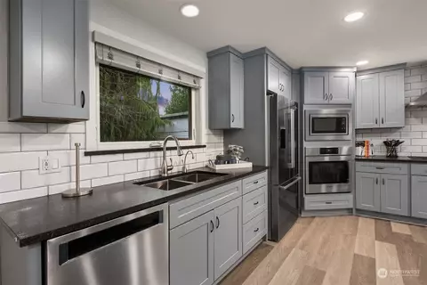 Kitchen - 2216 138th Pl SE, Mill Creek, WA 98012 photo 6 of 6