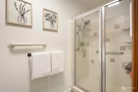 Bath - 2216 138th Pl SE, Mill Creek, WA 98012 photo 2 of 3