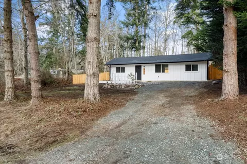 921 Chickadee Dr, Greenbank, WA 98253