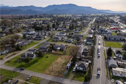 207 Harrison St, Sumas, WA 98295