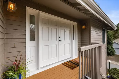 615 Elm Pl, Edmonds, WA 98020