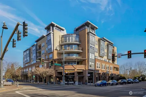 7800 SE 27th St #304, Mercer Island, WA 98040
