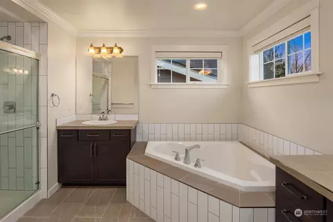 Bath - 12009 NE 173rd Ct, Bothell, WA 98011 photo 1 of 3