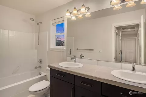 Bath - 12009 NE 173rd Ct, Bothell, WA 98011 photo 2 of 3