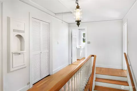 Entry Way - 9722 Cherry St, Edmonds, WA 98020 photo 2 of 2